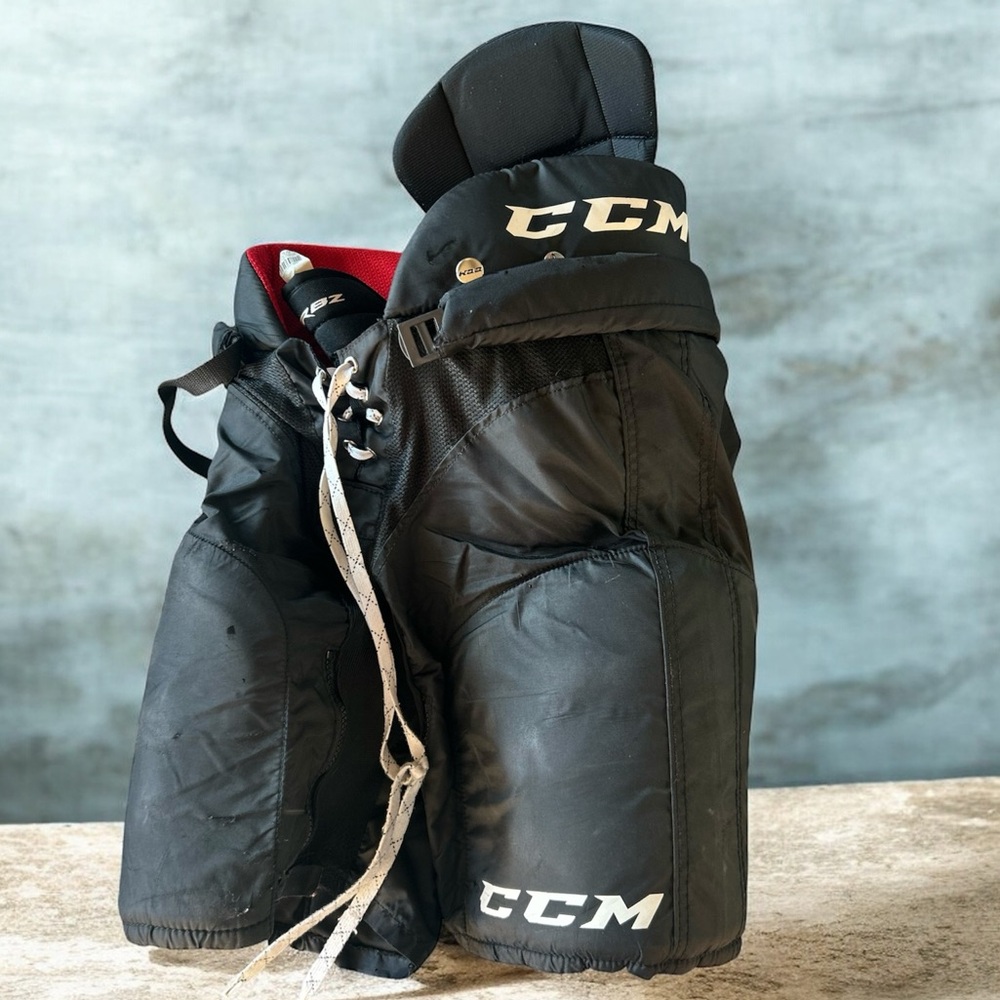 CCM Black Ice Hockey Padded Shorts Junior Youth Size Large 26 - 28 inches